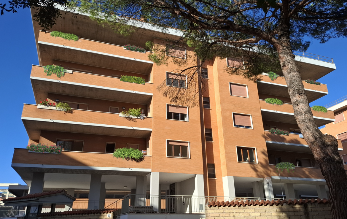 Facciata immobile di via Montoggio Roma