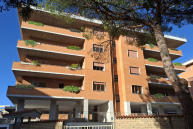 Facciata immobile di via Montoggio Roma